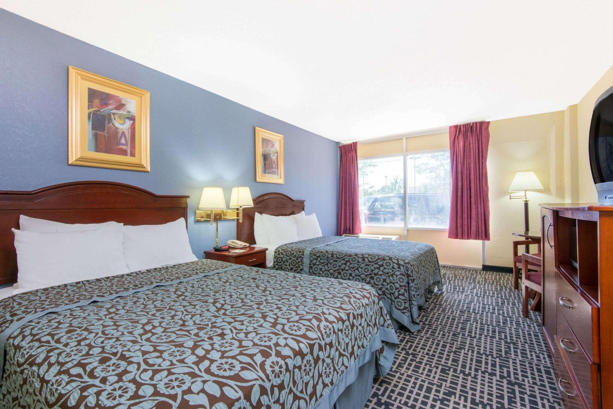 Days Inn & Suites By Wyndham Wichita East Экстерьер фото